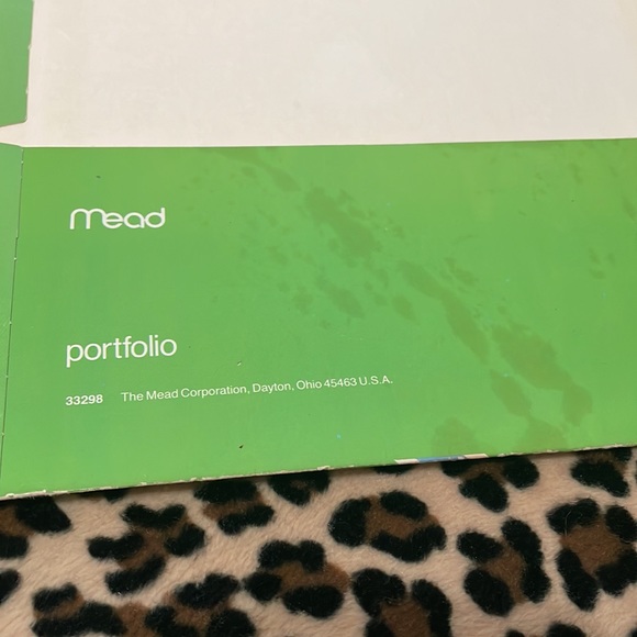 Vintage CRITTERS SITTERS Folder Mead Scratch N Sniff Koala 🐨 Rare 80's Retro - Picture 8 of 16